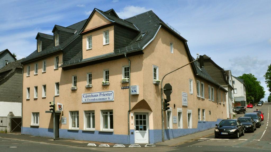 Hotel Gästehaus Priester Limburg an der Lahn Exterior foto