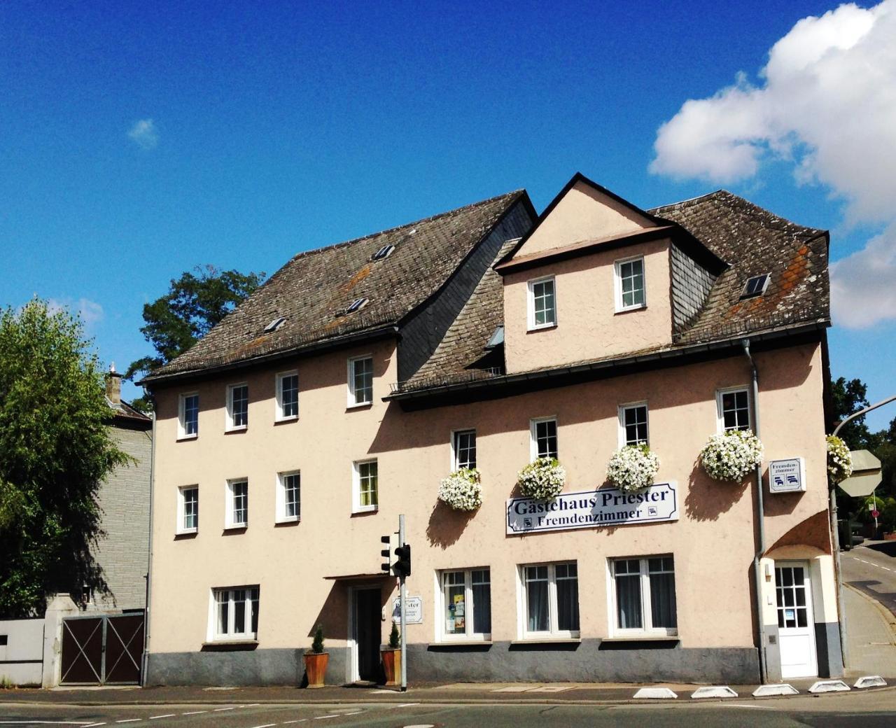 Hotel Gästehaus Priester Limburg an der Lahn Exterior foto